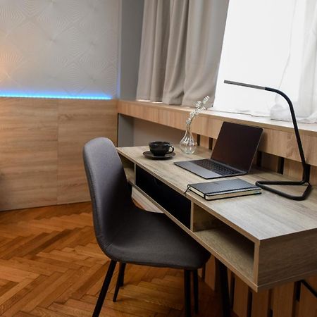 City Center Getaway - Cozy Accommodation For Your Perfect Stay Bukarest Exteriör bild