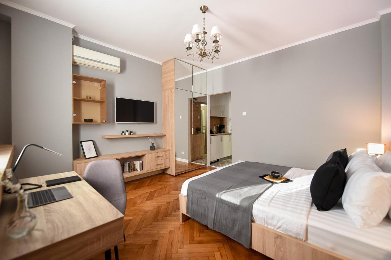 City Center Getaway - Cozy Accommodation For Your Perfect Stay Bukarest Exteriör bild